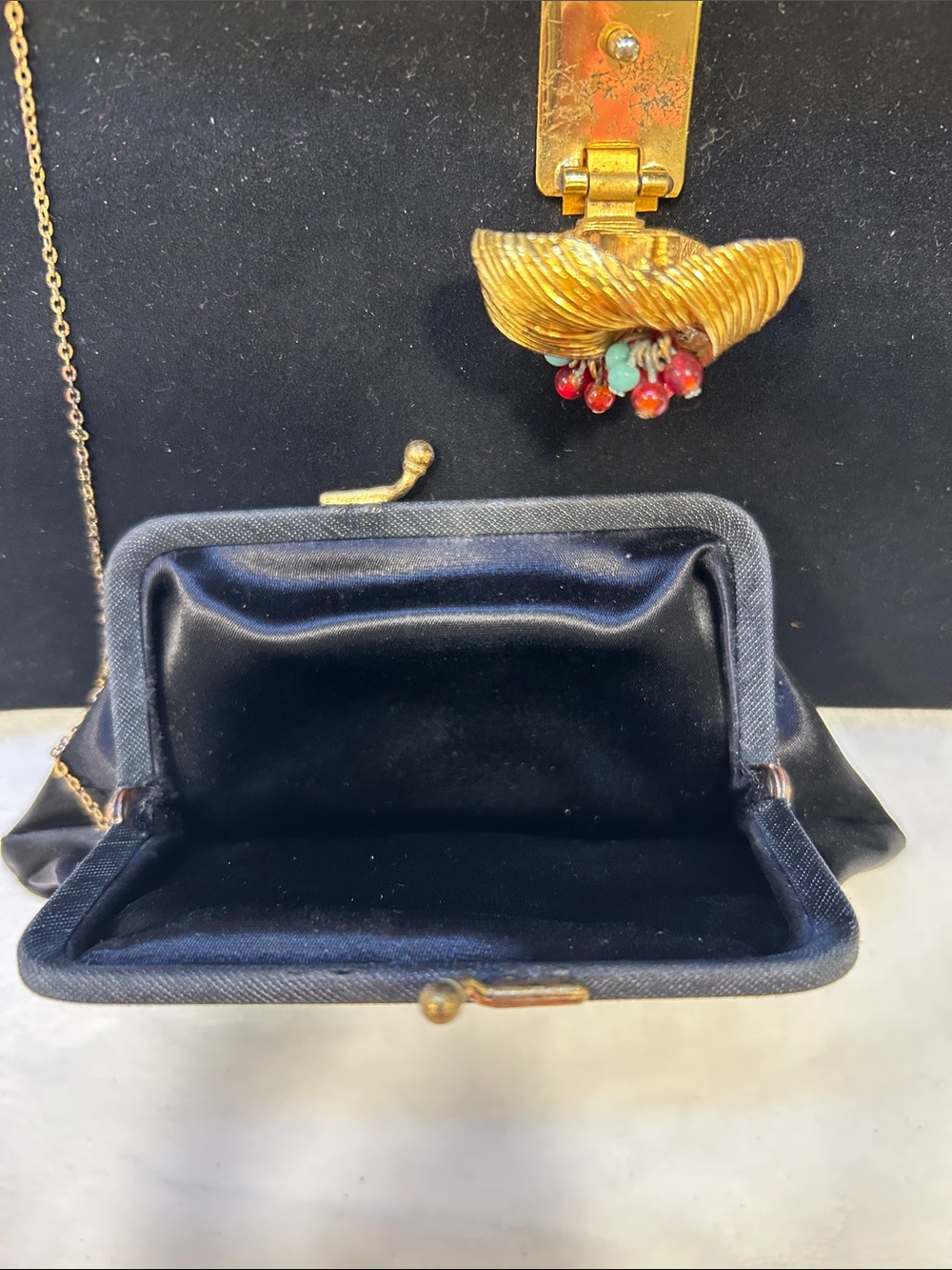 Vintage Koret of New York Korelope Suede Handbag
1960s w Coin Purse - Picture 15 of 16